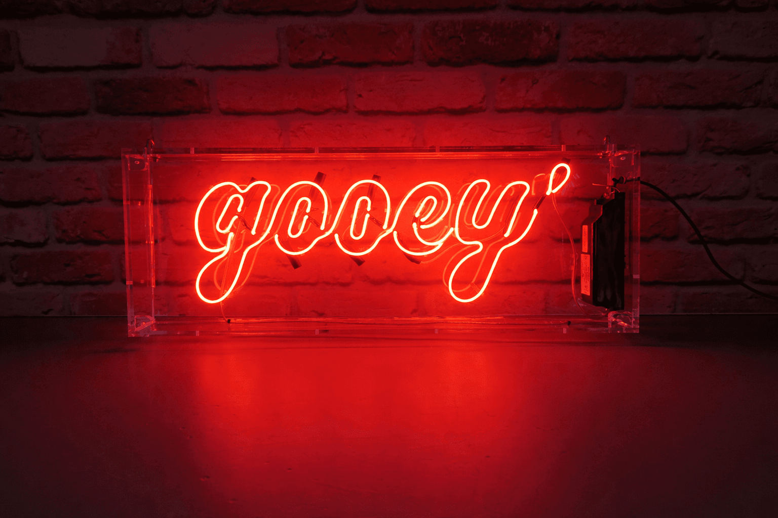 Gooey restaurant neon sign